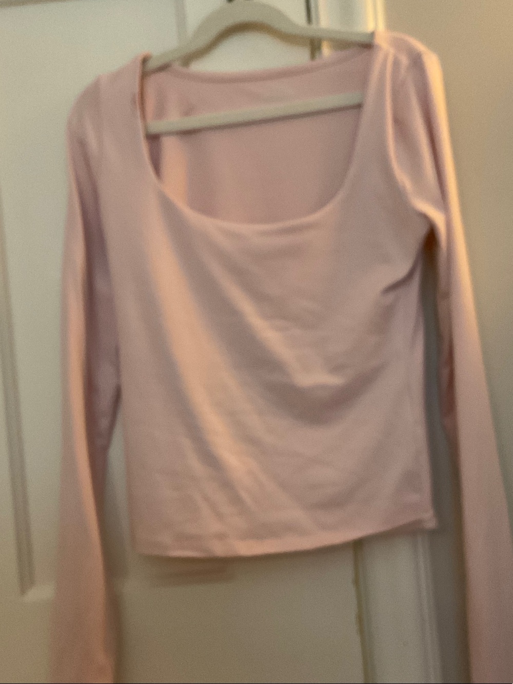 Hollister Women's Long-Sleeve Scoop Neck Top in Pale Pink